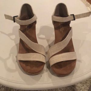 Toms taupe wedges